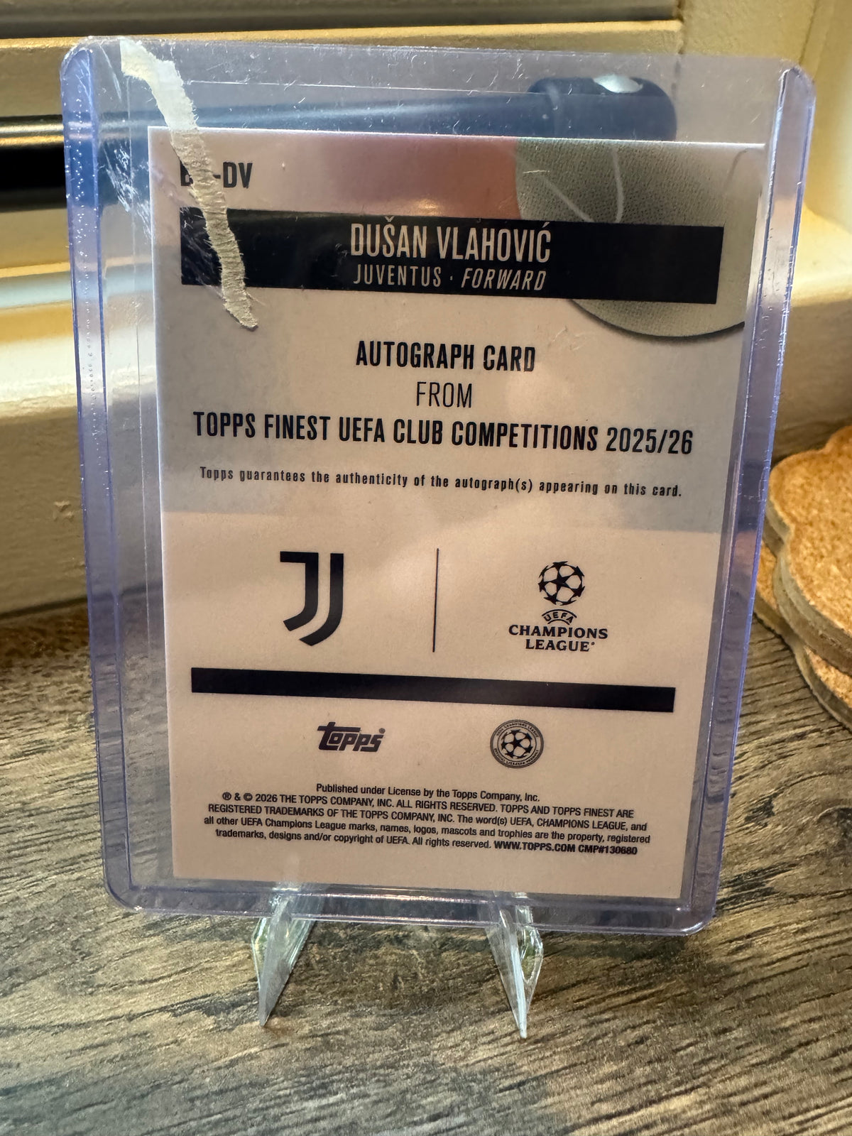 Dušan Vlahović Autograph /250 – 2025/26 Topps Finest UEFA