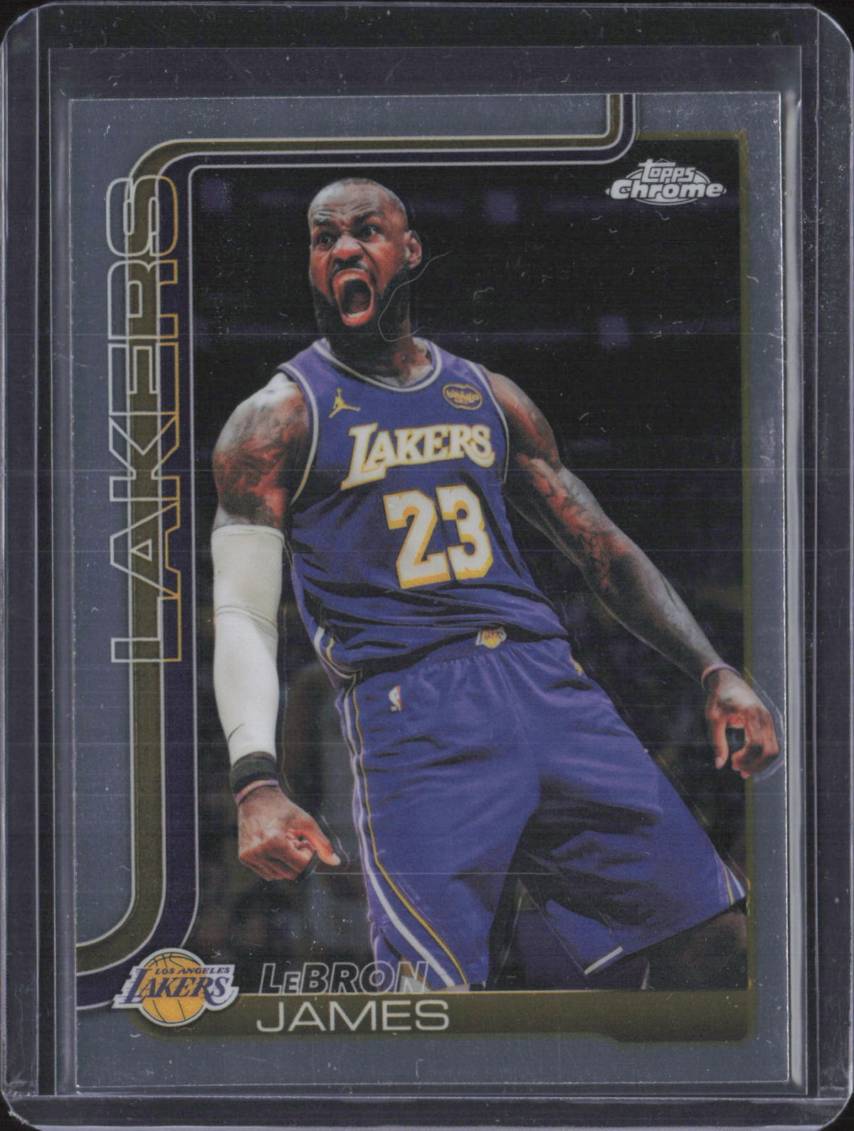 LeBron James Refractor Topps Chrome - Refractor 127 NM