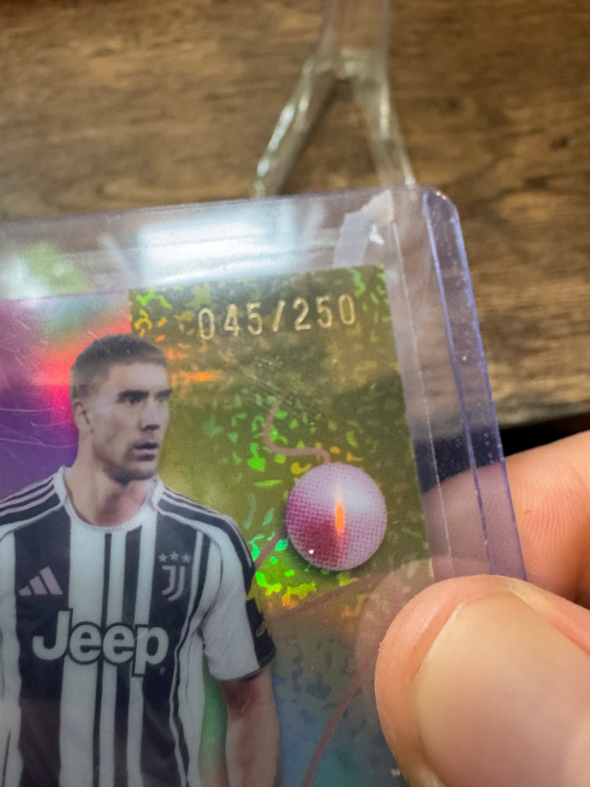 Dušan Vlahović Autograph /250 – 2025/26 Topps Finest UEFA